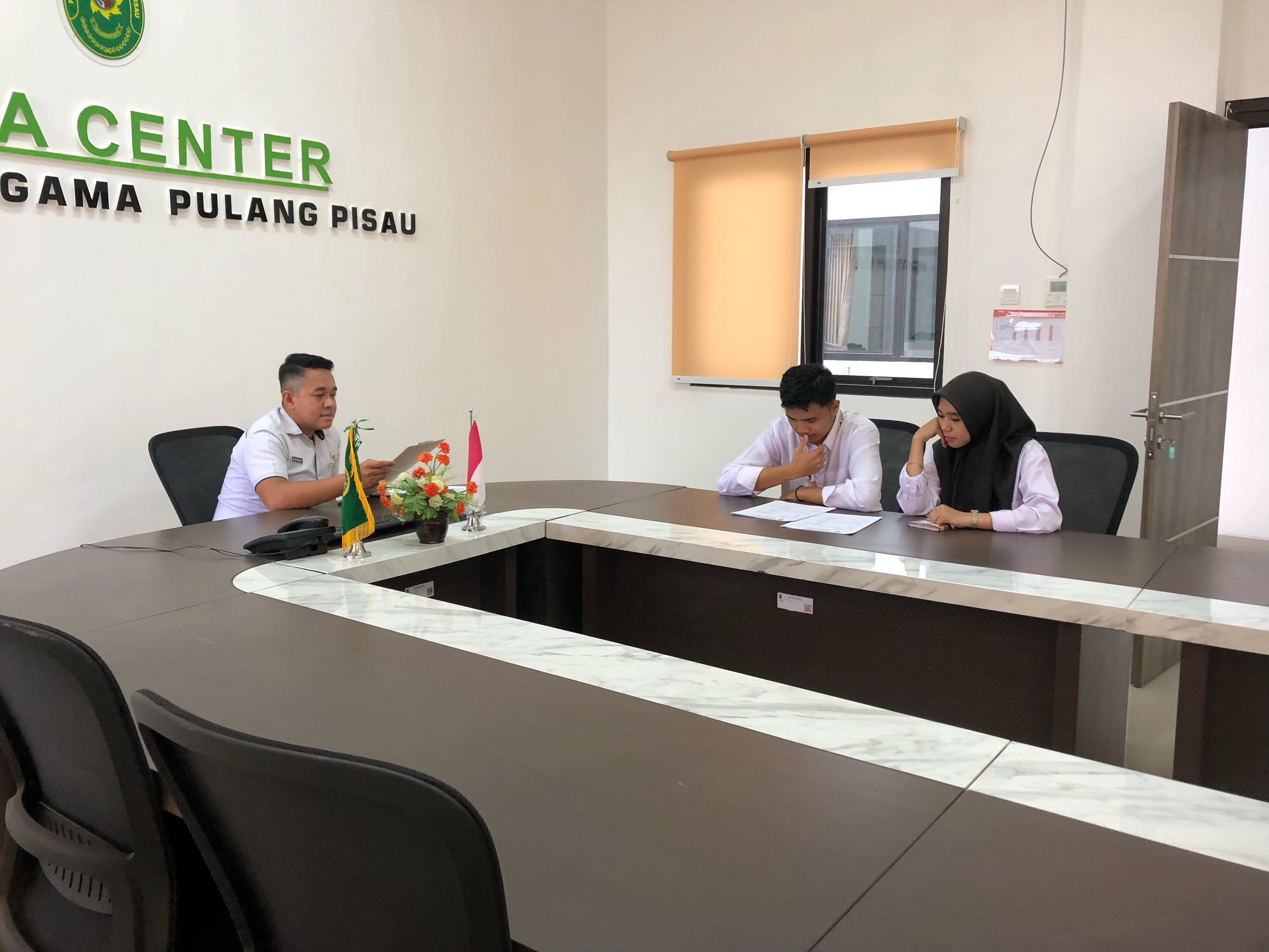 Petugas Resepsionis Pengadilan Agama Pulang Pisau Sampaikan Materi