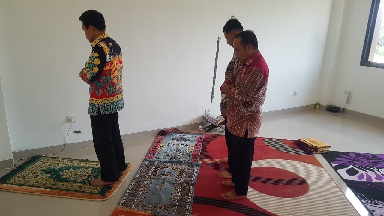 443. PA Pulpis Laksanakan Sholat Ghaib untuk Keluarga Panmud PA Sukamara