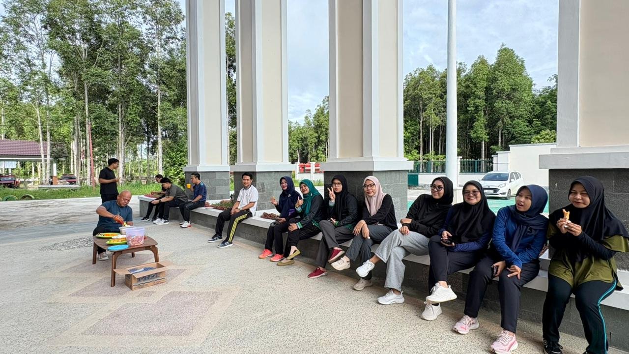 1202. Bangun Kebersamaan Lewat Santap Bersama, Suasana Hangat Warnai Kantor Pengadilan Agama Pulang Pisau