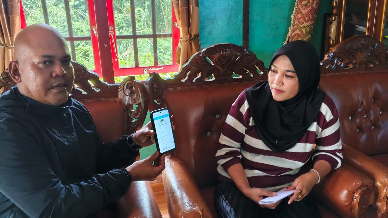 1206. Transformasi Layanan Digital: Panitera Sosialisasikan E-AC di Desa Pangkoh