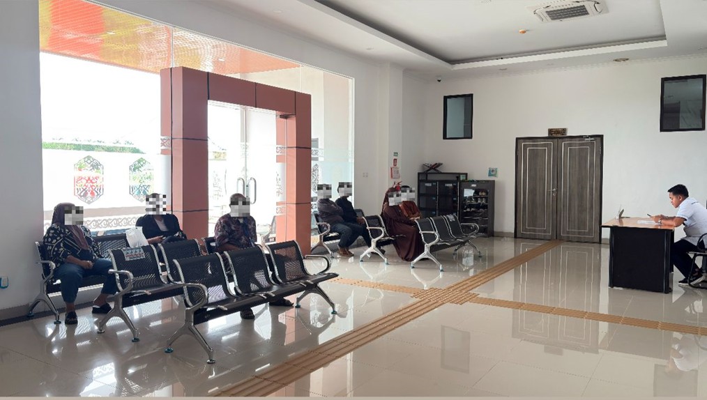 1241. Jelang Akhir Tahun, Suasana Ruang Tunggu Sidang Pengadilan Agama  Pulang Pisau  Tetap Tertib dan Kondusif