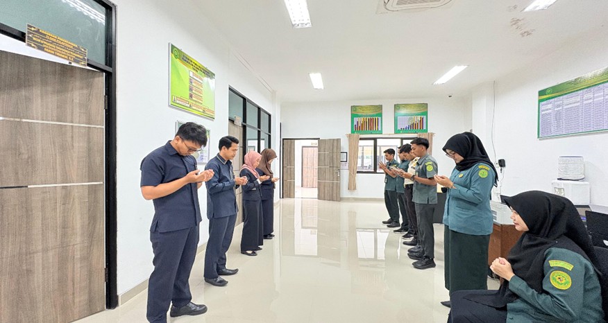 1250. Sekretaris PA Pulang Pisau Sampaikan Pembinaan kepada Tim Kesekretariatan dalam Briefing Pagi