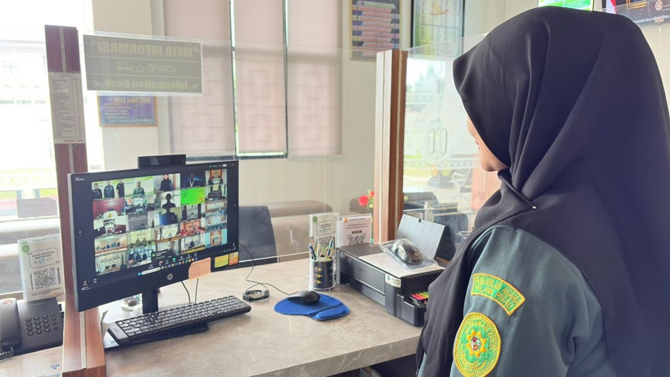 1257. Day One, Penata Layanan Operasional Subbagian Kepegawaian, Organisasi, dan Tata Laksana Pengadilan Agama Pulang Pisau Ikuti Bimtek Kepegawaian Secara Daring
