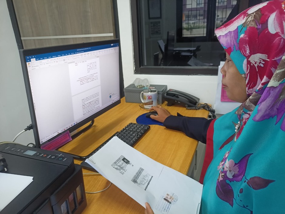 1267. Panitera Muda Hukum PA Pulang Pisau Selesaikan Penyusunan  Berita Acara Sidang Perdana Perkara Dispensasi Kawin