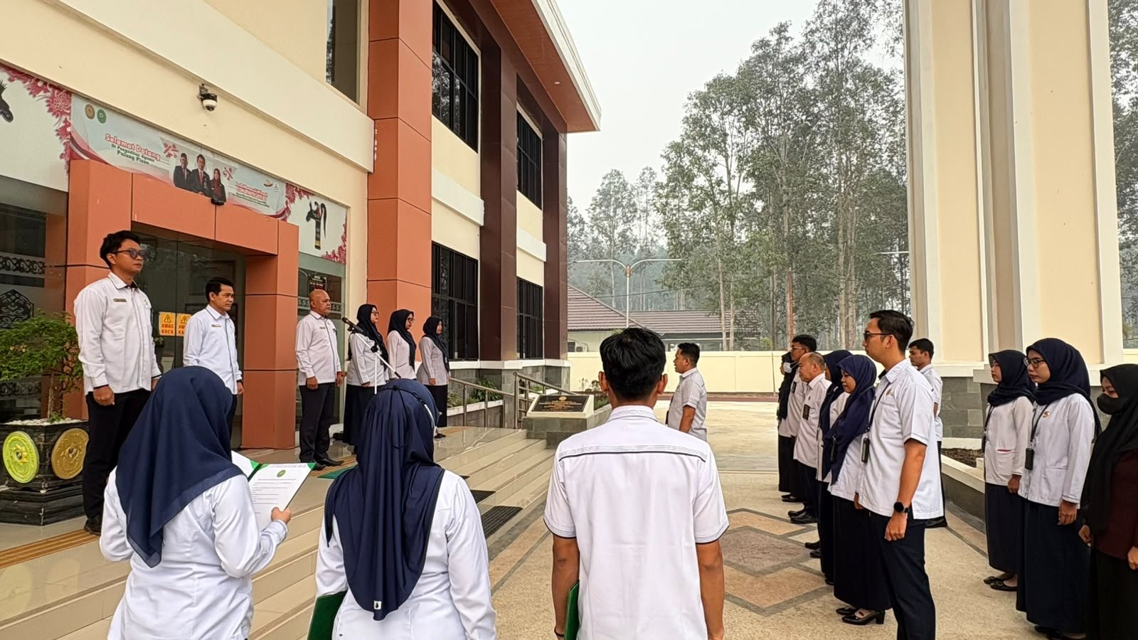 2052. Kembali ke Rutinitas Hari Senin, Tesar Satria Nugraha, S.H. Siap Jalani Tugas Pengabdian di Pengadilan Agama Pulang Pisau